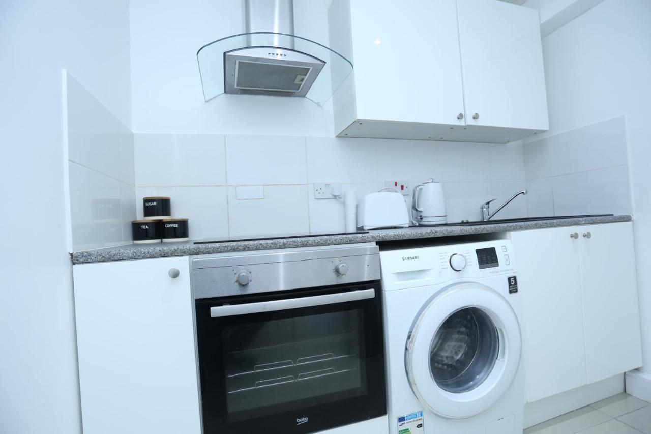 Fabulous Room With En-Suite Bathroom And Shared Kitchen Thamesmead  Εξωτερικό φωτογραφία